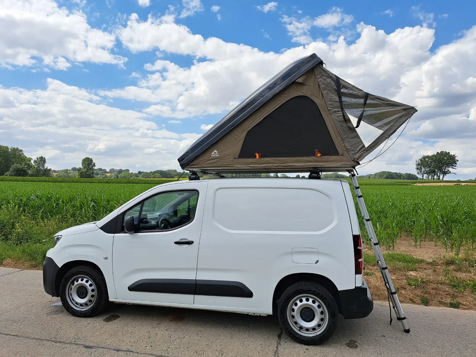 Peugeot partner heavy premium 1.5 BueHdi + daktent Femkes + dakdragers thule evo