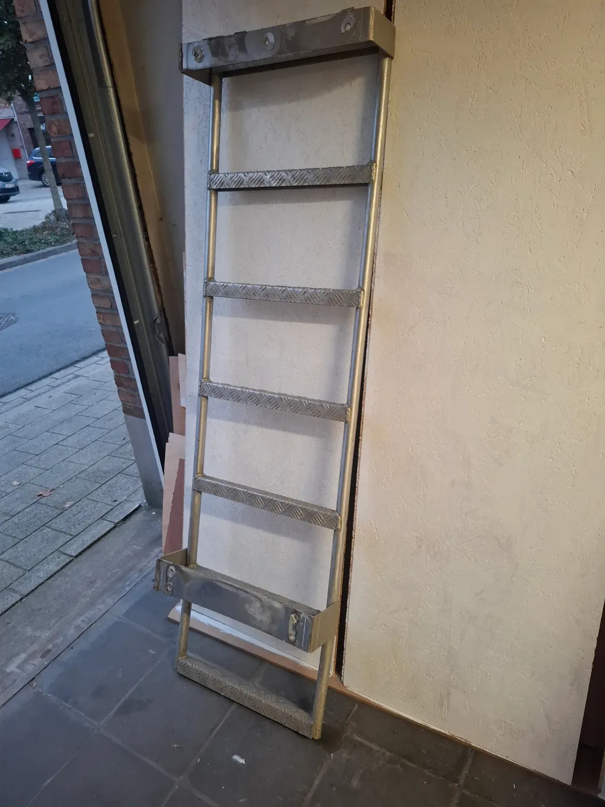 Metalen trapladder voor bestelwagen